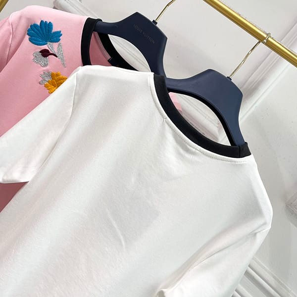 可愛いルイヴィトン スーパーコピー 刺繍入りコットンTシャツ vur60228